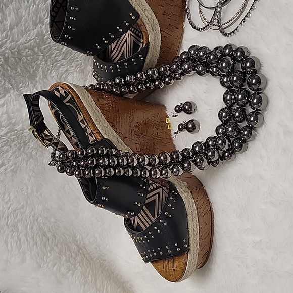 🆕️NWOT Bundle Jessica Simpson Wedges-Sexy Necklace, Earrings, and 5 Bracelets!! - Picture 2 of 9